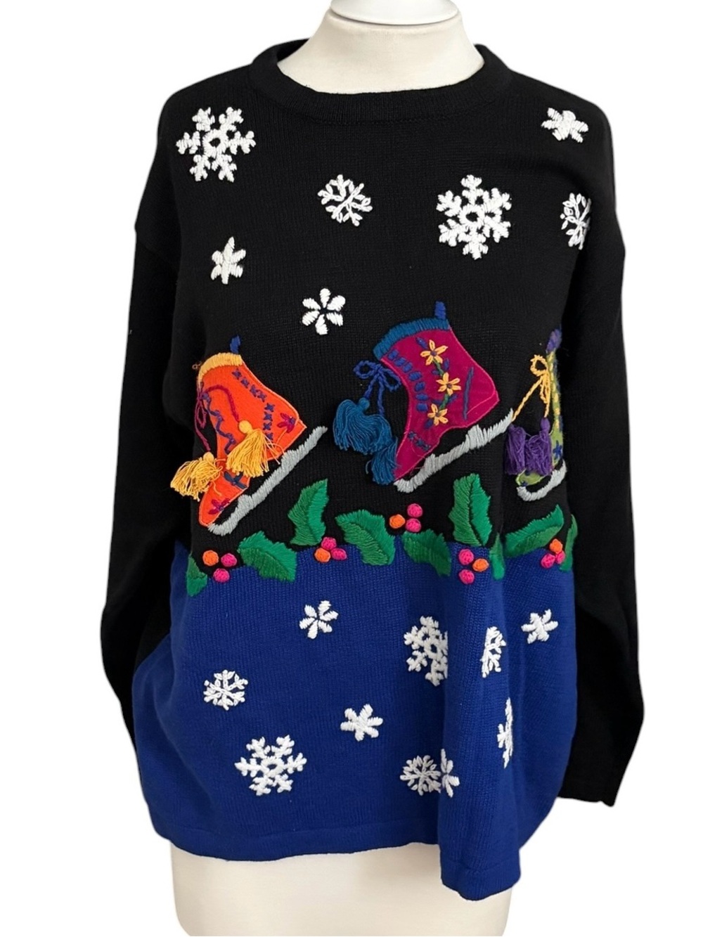 Vintage Holiday Snowflake Sweater with Festive Ice Skate Embroidery Size XL